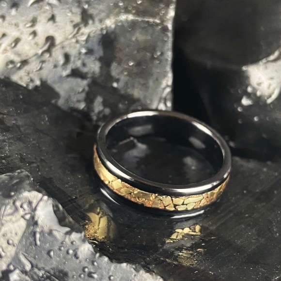 14k Solid Gold Band Black Zirconium Ring - Picture 5 of 5